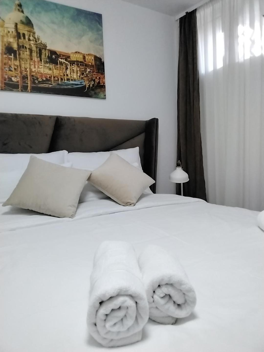 Sky Apartmani & Spa Leskovac  Rom bilde